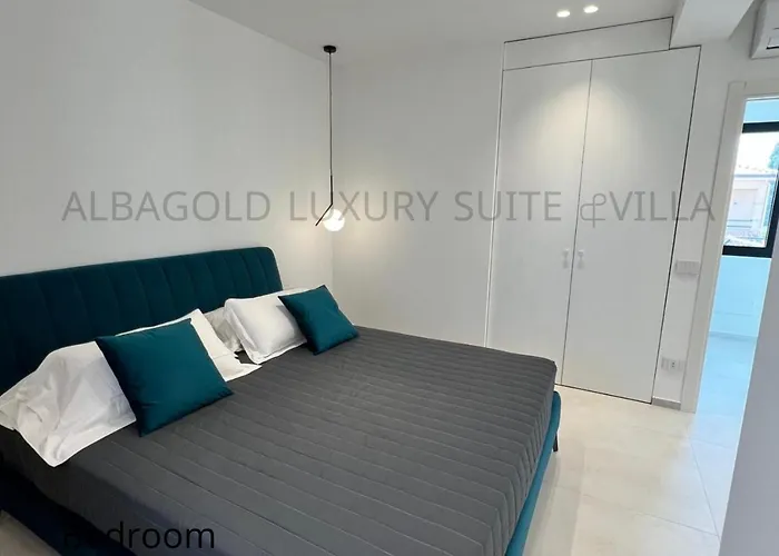 Alba Gold Luxury & Πανσιόν 4*
